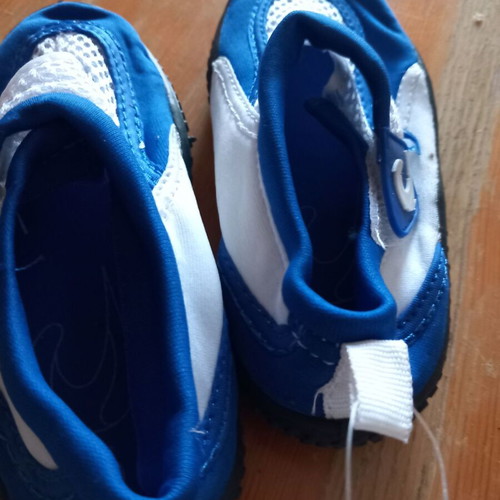 Mare water shoes size 25 new, blue and white
