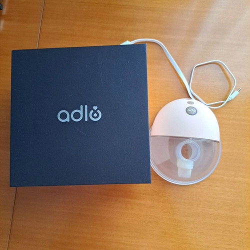 Adlo portable breast pump like new with 2 flanges and unused spare part