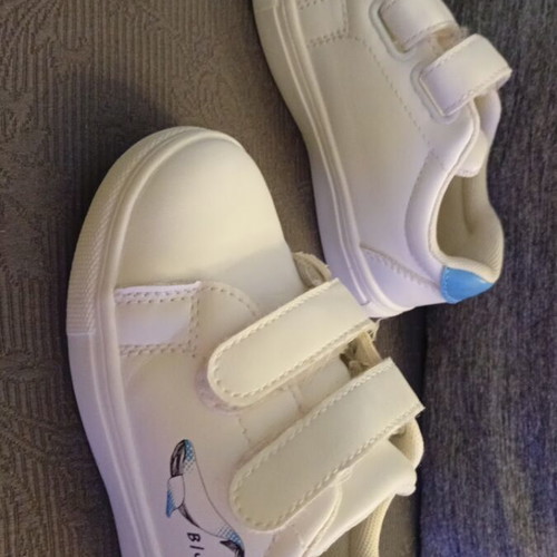 White athletic shoes size 25 with blue whale, like new