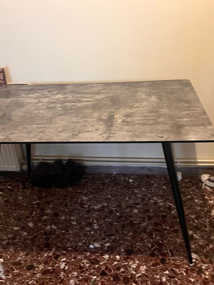 Τραπέζι γκρι μεταχειρισμένο 1,20x0,20 από Praktiker με μικρές φθορές