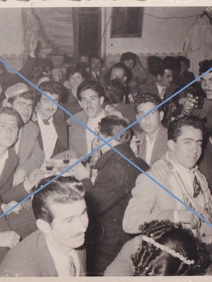 Ασπρόμαυρη φωτογραφία Αλεξανδρούπολη γλέντι 1954 μεταχειρισμένη 6x8,5 εκ.