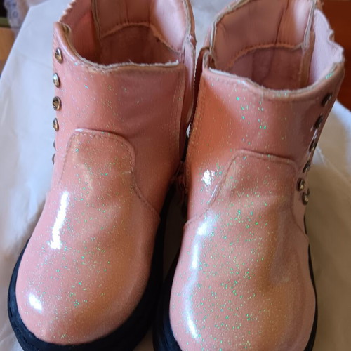 Marikelly pink boots size 22 used