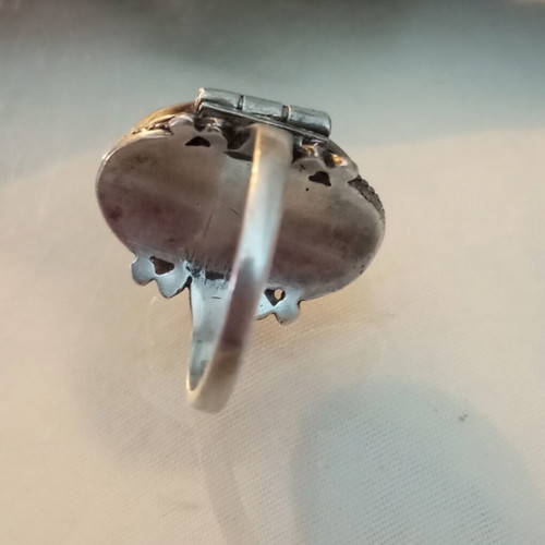 Silver 925 ring used with secret compartment and enamel