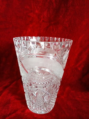 Lead crystal vase new, 22 cm height