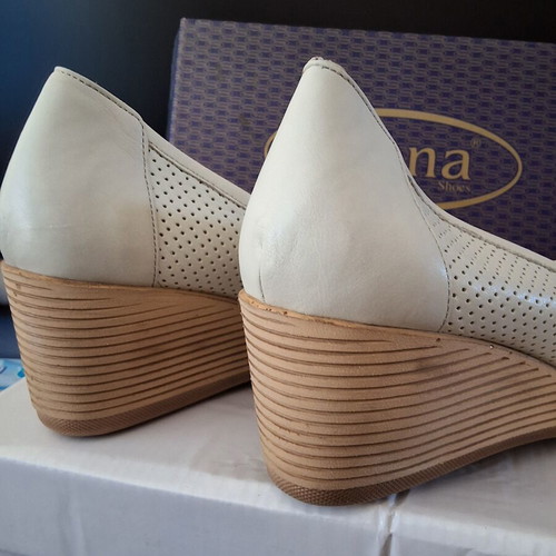 Women's platform shoes size 40, new, beige leather with cork heel