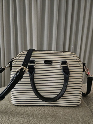 Τσάντα Pauls Boutique London μεταχειρισμένη, ριγέ ασπρόμαυρη χιαστί
