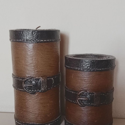 Set of two decorative candles with belt motif, brown and olive
