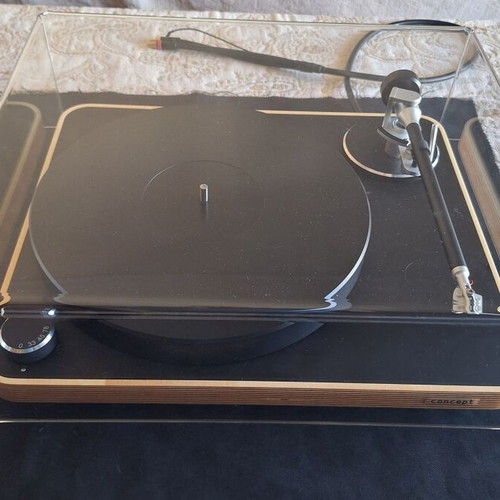 Clearaudio Concept Wood turntable