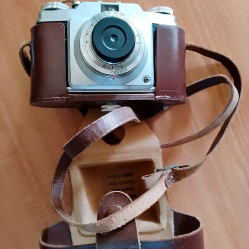 Agfa Silette Pronto used with leather case and strap
