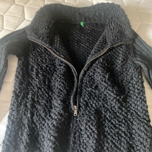 Benetton wool cardigan with zipper like new, black
