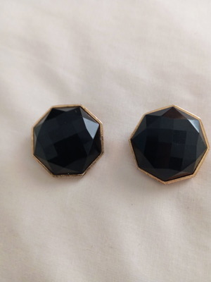 Lee Bernard vintage clips with black plastic cabochon