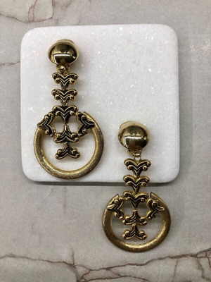 Vintage gold long clip-on earrings like new