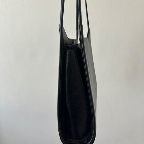 Black shoulder bag used with surface scratch