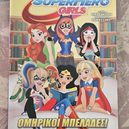 DC Super Hero Girls comic like new