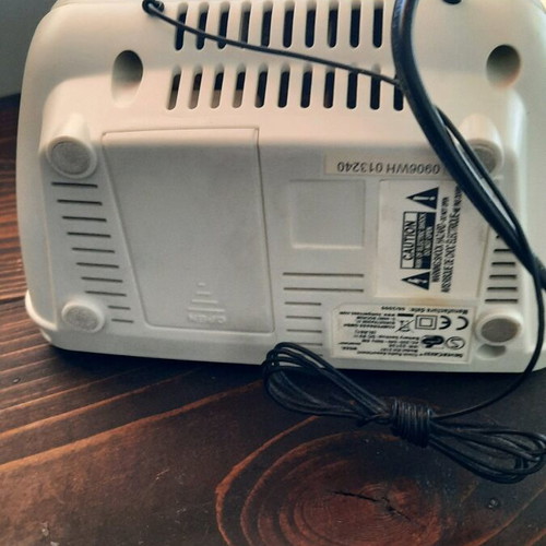 Alarm clock with radio like new, tabletop