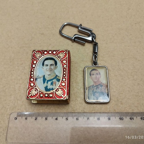 Royal keychain and matchbox case like new with the Royal couple