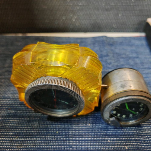 Tank clocks like new, set of 2