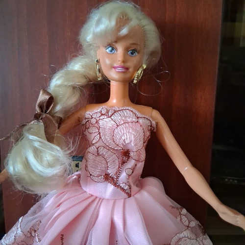 Barbie doll used in very good condition