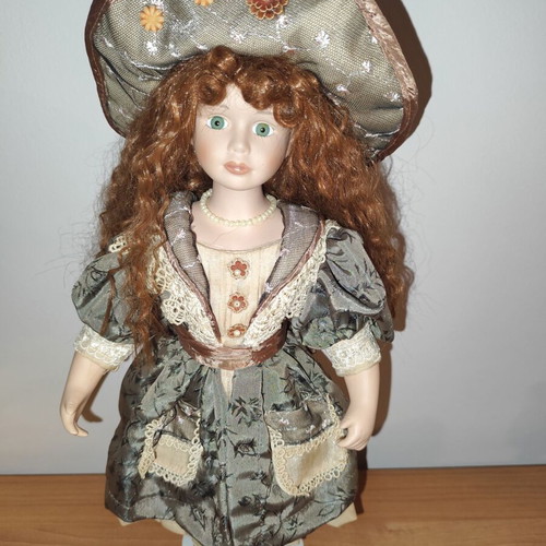 Porcelain doll Victorian style 50cm like new