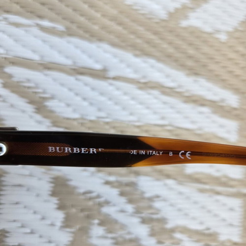 Burberry sunglasses like new, black and brown with metal logo buckle