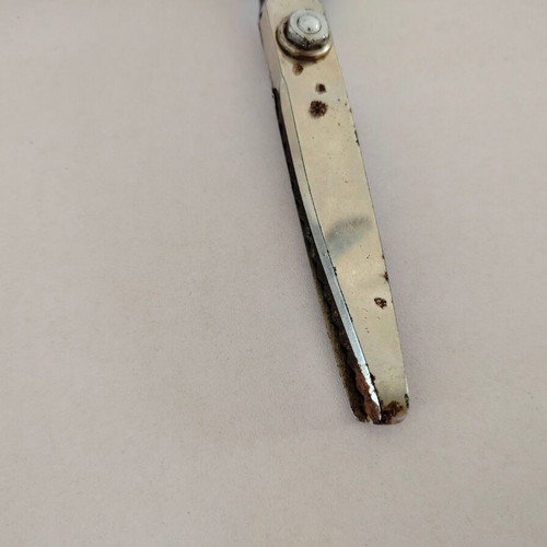 Sewing scissors used with serrated blades for zigzag cutting Solingen Prazision Sandkaulen