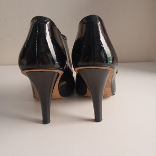 Paco Gil women's pumps size 35.5 like new black and gold
