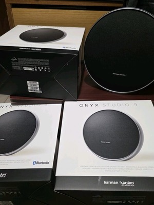 Harman Kardon Onyx Studio 9 portable Bluetooth speaker like new