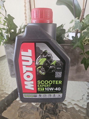 Motul Scooter Expert 4T 10W-40 Semi-Synthetic Motorcycle Oil 1L