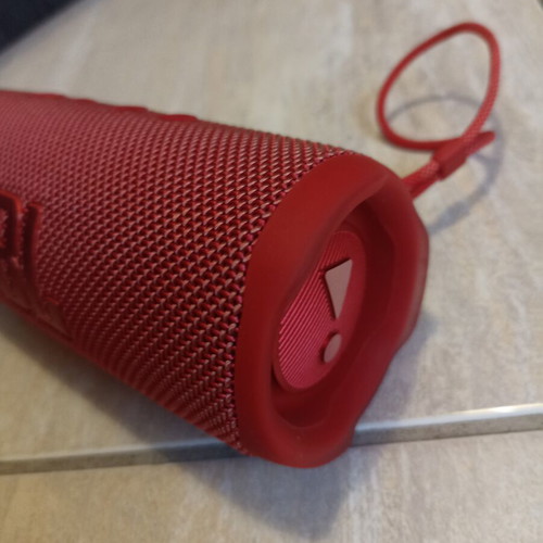 JBL Flip 6 portable Bluetooth speaker, red