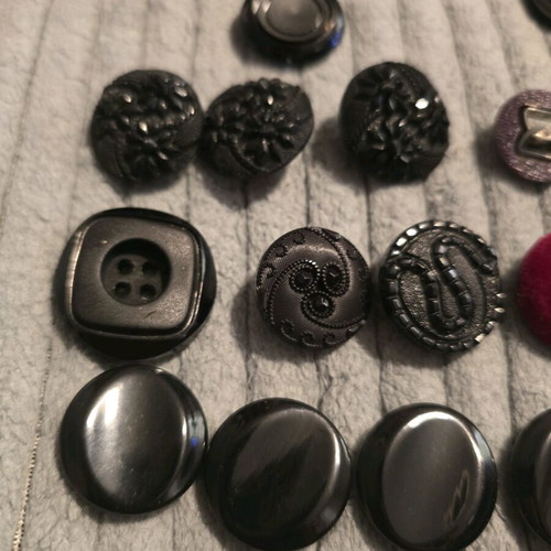 Buttons set like new, individual and in various colors
