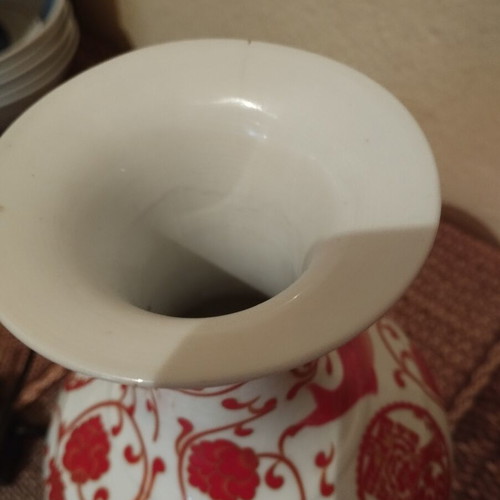 Chinese porcelain vase like new, medium size, high quality