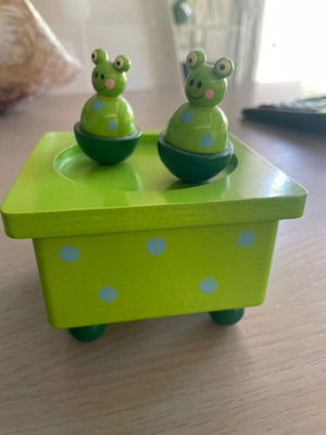 Wooden magnetic music box for children like new