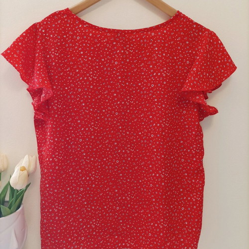 Floral top red like new with ruffles on sleeves