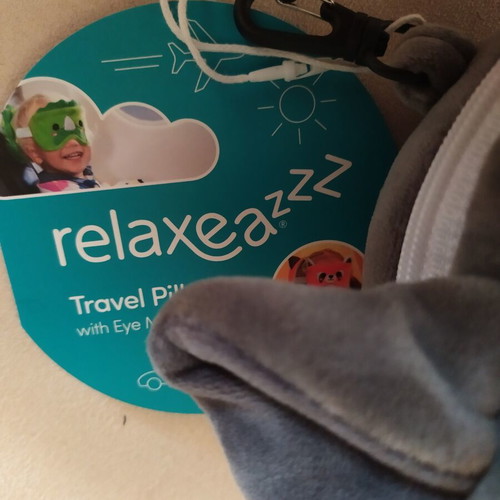 Travel pillow and eye mask Puckator Relaxeazzz Dexter the Bat new