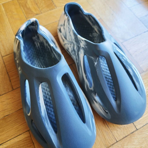 Foam Slip-On Shoes like new, size 46, marble gray and white