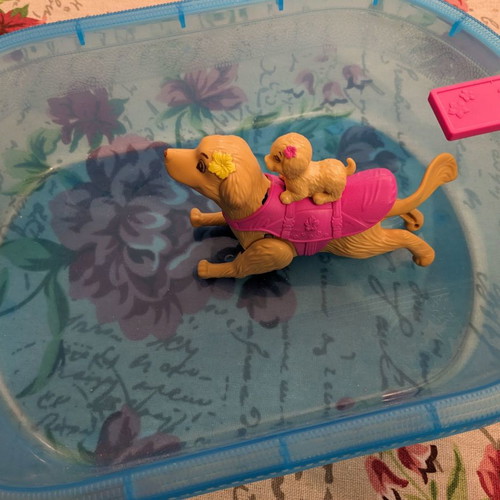 Barbie και κουτάβια στην πισίνα μεταχειρισμένα, χωρίς κούκλα