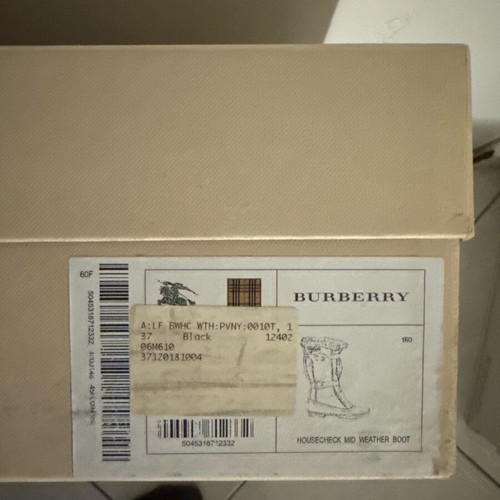 Burberry boots with fur lining like new, size 37, black-beige