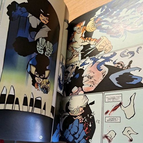 Batman: The Dark Knight Strikes Again comic book like new