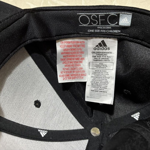 Adidas kids hat like new, one size, black and white