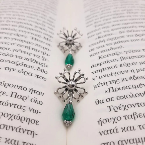Handmade stud earrings with Austrian Crystal Beads, new, green and silver