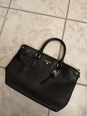 Michael Kors black leather handbag like new with gold details