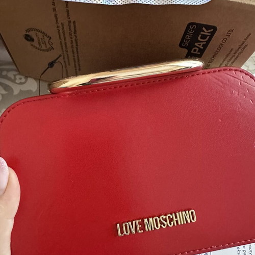 Love Moschino red shoulder bag like new with gold metal clasp and embossed detail
