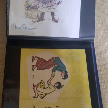 Children's cards like new, collection of 80 with leather-bound album