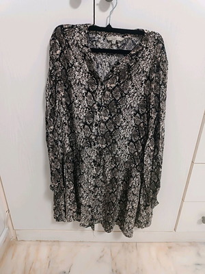 Dress like new in black and beige, size S