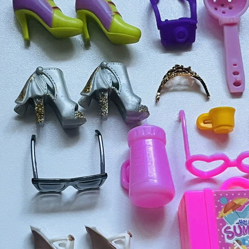 Doll accessories like new, colorful set
