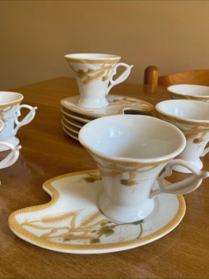 Porcelain cups set of 6 like new, collectible vintage