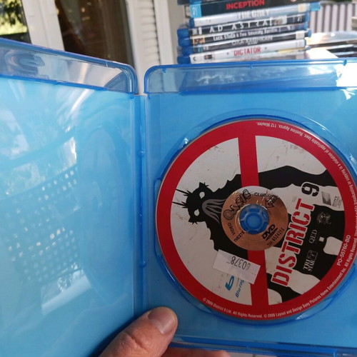 Blue Ray District 9 like new