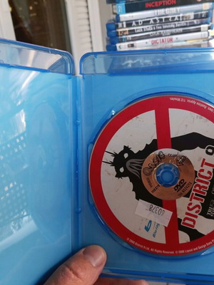 Blue Ray District 9 like new