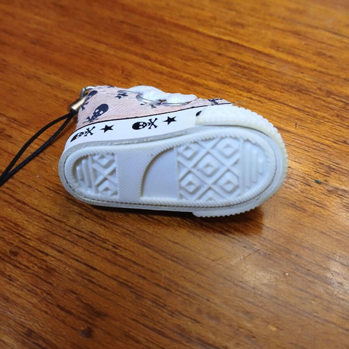 Vintage fabric mini shoe keychain used, pink with white skulls