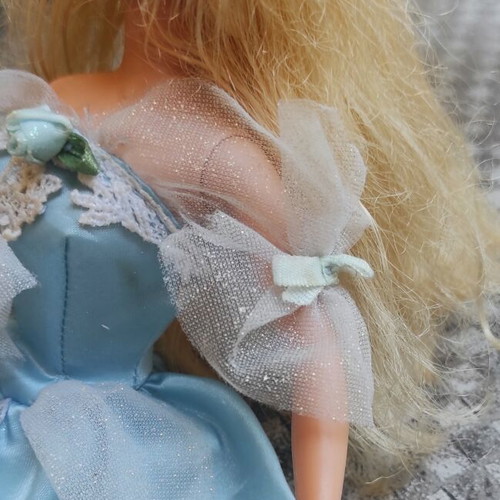 Barbie Sleeping Beauty 1998 vintage Mattel doll with original dress and pillow